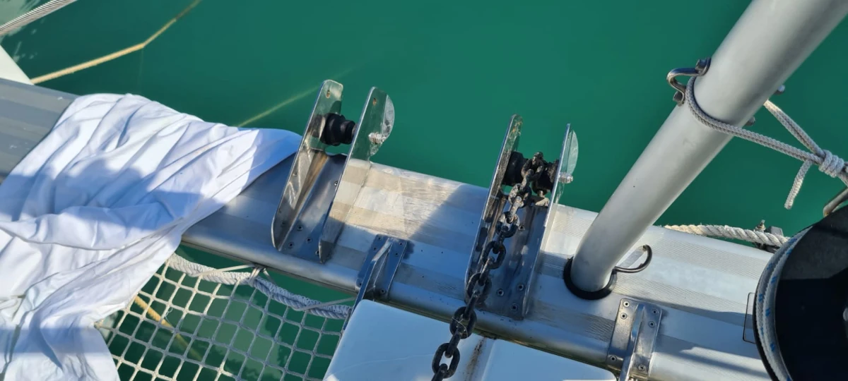 Isolamento e protezione corrosione catamarano